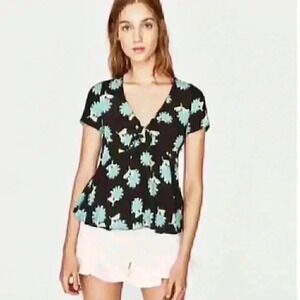 Trafaluc black and blue peplem short sleeve top size medium